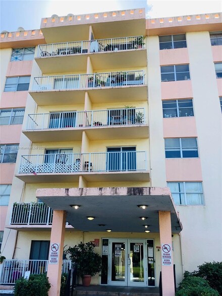 16465 NE 22nd Ave Unit 604, North Miami Beach, FL 33160