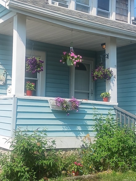 34 Arlington St, West Haven, CT 06516