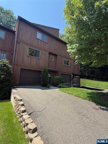 9 Regal Ct, Hawthorne, NJ 07506