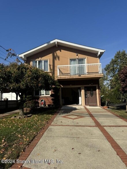 701 Woodrow Rd, Staten Island, NY 10312