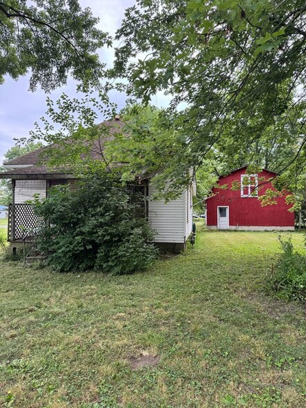 212 Michigan St, Hindsboro, IL 61930