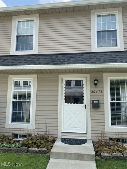 20476 Williamsburg Ct Unit 2, Middleburg Heights, OH 44130