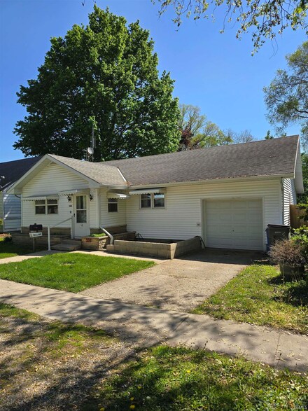 304 N Main St, South Whitley, IN 46787
