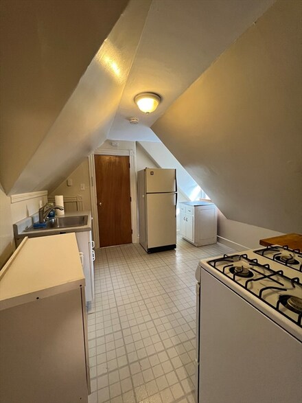 34 Myrtle Ave Unit 3, Cambridge, MA 02138