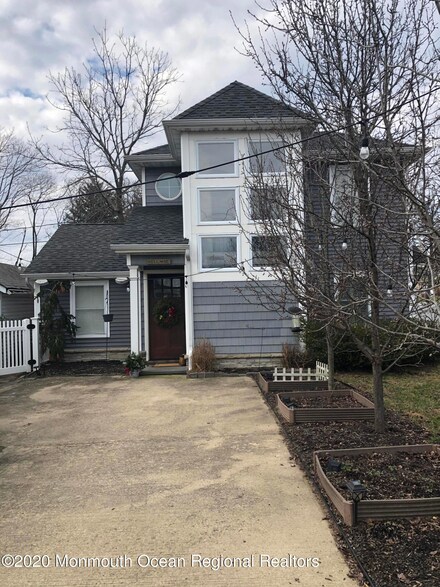 244 Roosevelt Ave, Oakhurst, NJ 07755