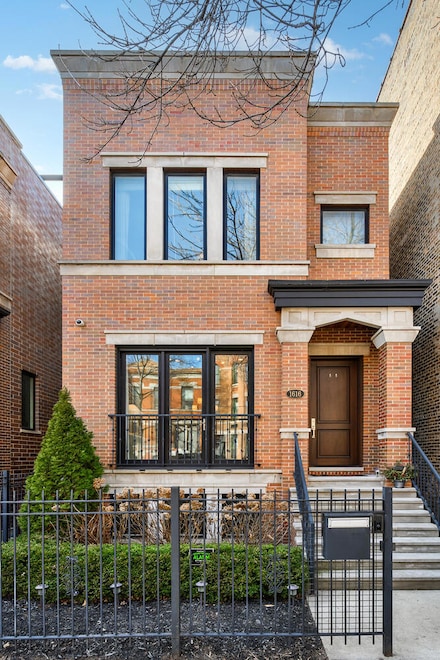 1616 N Winchester Ave, Chicago, IL 60622