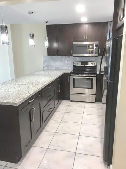 7705 Abbott Ave Unit 404, Miami Beach, FL 33141