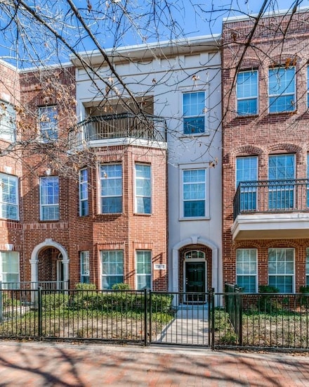 15806 Quorum Dr Unit 100, Addison, TX 75001
