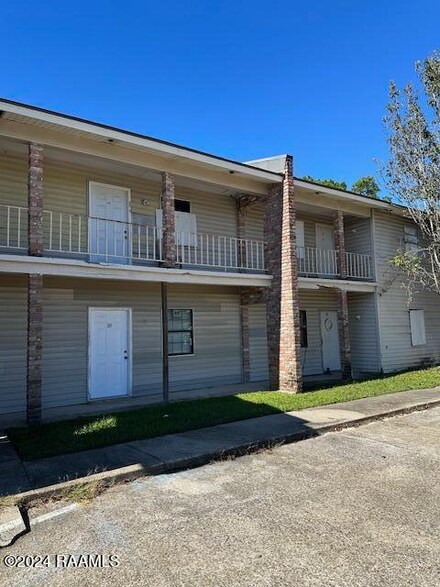 815 Martin Luther King jr Dr, Lafayette, LA 70501
