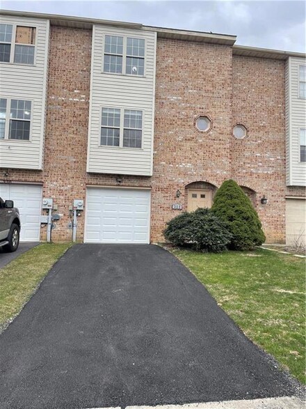 322 Moty Dr, Alburtis, PA 18011