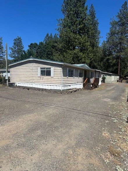 62 Erickson Ave Unit A-B, Shady Cove, OR 97539