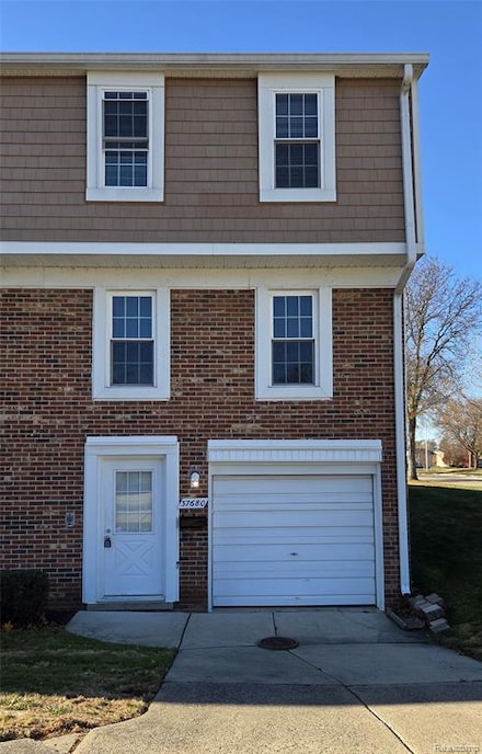 37680 Charter Oaks Blvd Unit 325, Clinton Township, MI 48036