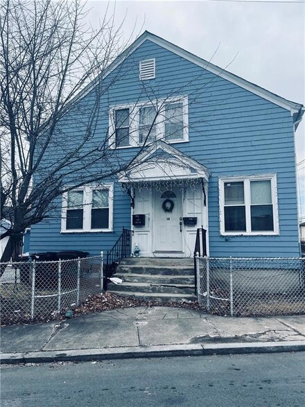 14 Dutton St, Providence, RI 02909