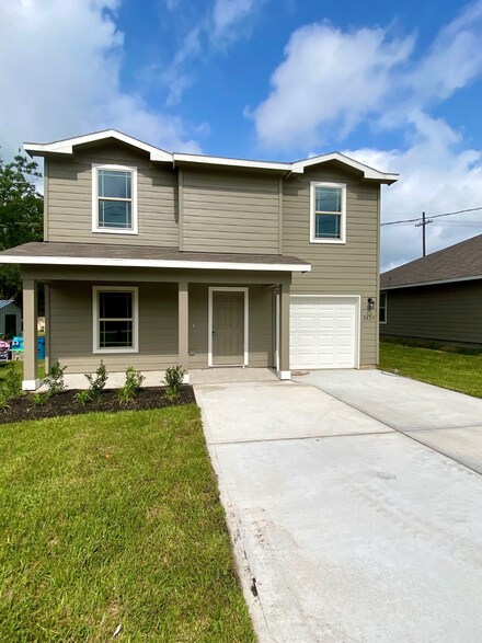 2825 13th St, Hempstead, TX 77445