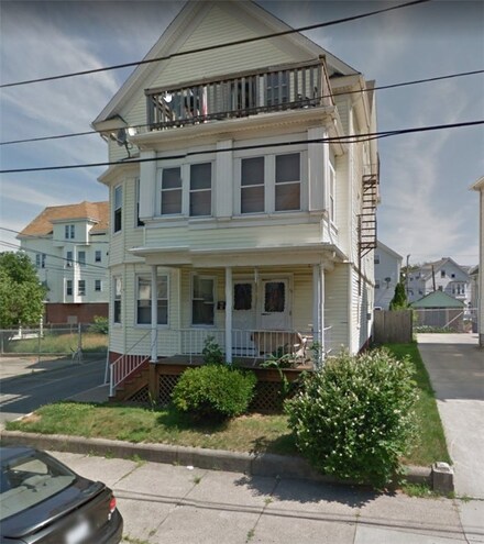16 Lawrence St, Pawtucket, RI 02860