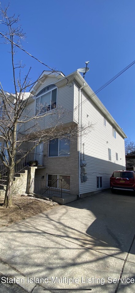 21 Bentley Ln, Staten Island, NY 10307