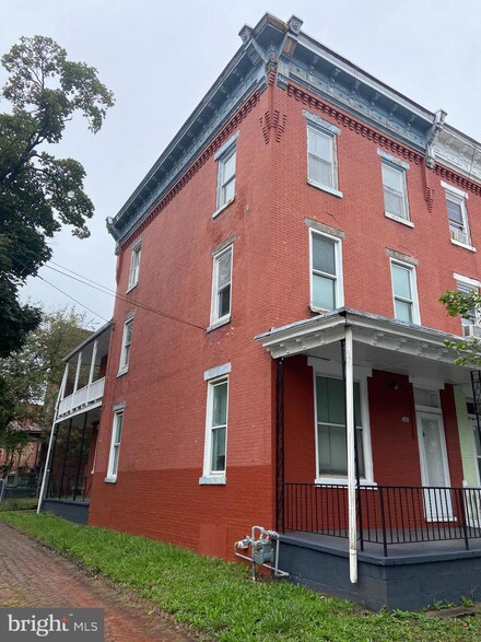 240 S 14th St, Harrisburg, PA 17104