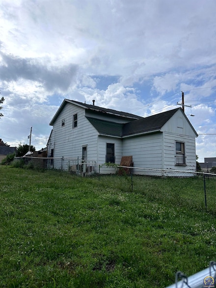 720 SW 17th St, Topeka, KS 66612