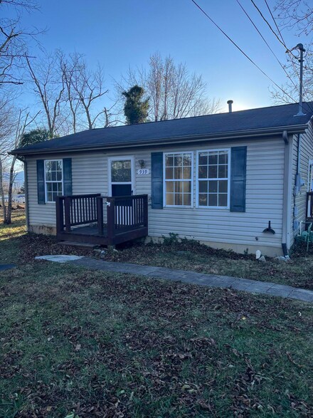 939 Craig Ave, Salem, VA 24153