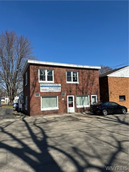 21 Center St, Angola, NY 14006