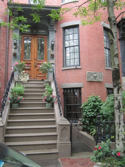 125 Pembroke St Unit PH, Boston, MA 02118