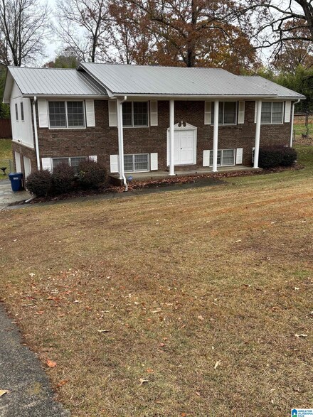 1015 Creek Trail, Anniston, AL 36206