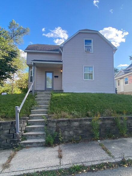 1519 W 20th St, Anderson, IN 46016