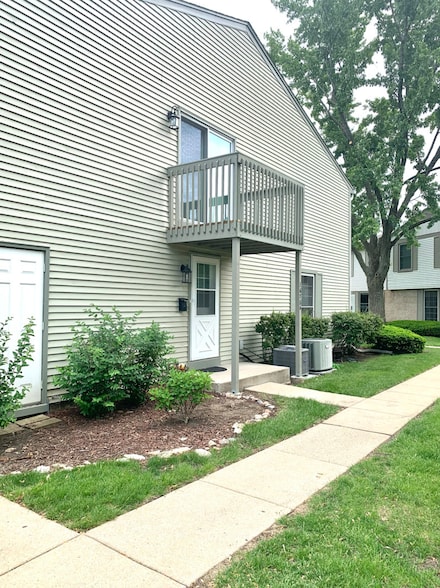 1678 Trowbridge Ct Unit A, Wheaton, IL 60189