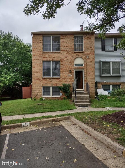6306 Mary Todd Ln, Centreville, VA 20121