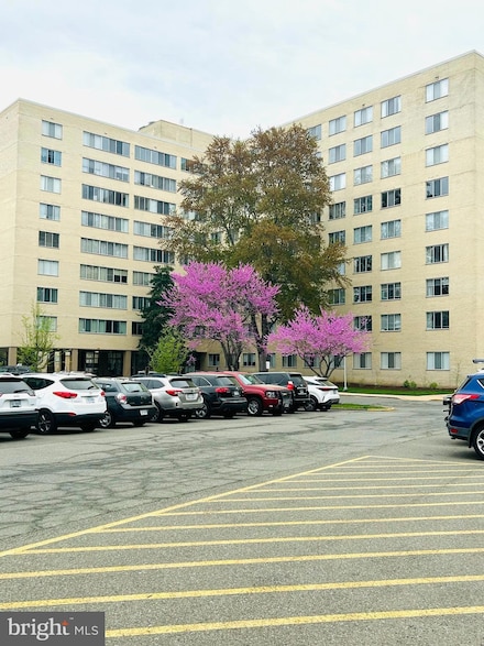 6631 Wakefield Dr Unit 820, Alexandria, VA 22307