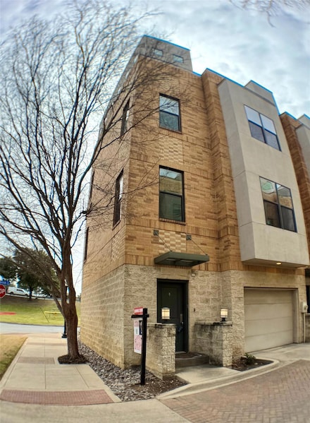 736 Skyline Bluff Ct, Fort Worth, TX 76102