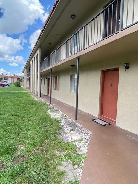 6040 Forest Hill Blvd Unit 101, West Palm Beach, FL 33415