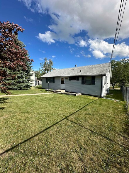 1512 Jackson St, Sturgis, SD 57785