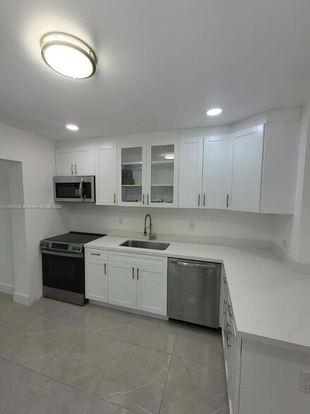 2823 Polk St, Hollywood, FL 33020