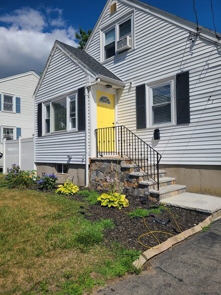 21 Creston Ave, Dedham, MA 02026