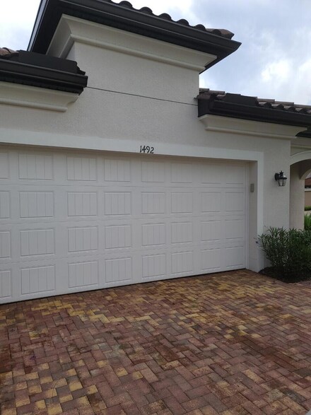 1492 Lucena Ln S, Naples, FL 34113