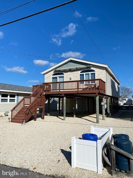 225 14th St, Surf City, NJ 08008