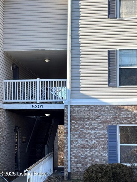 5301 Carolina Crossings Way Unit 102, Louisville, KY 40219