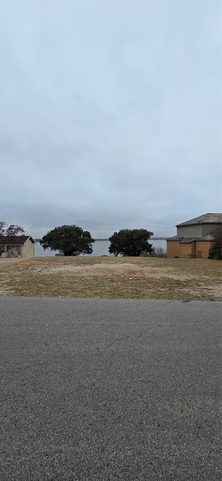 4117 Crescent Dr, Granbury, TX 76049
