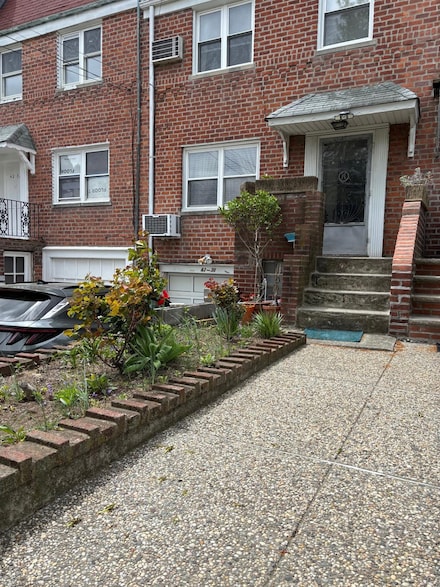 42-30 196th St, Flushing, NY 11358