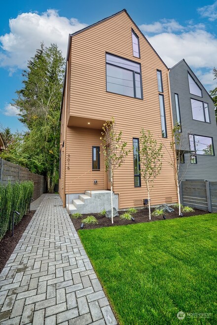 9015 8th Ave NE, Seattle, WA 98115
