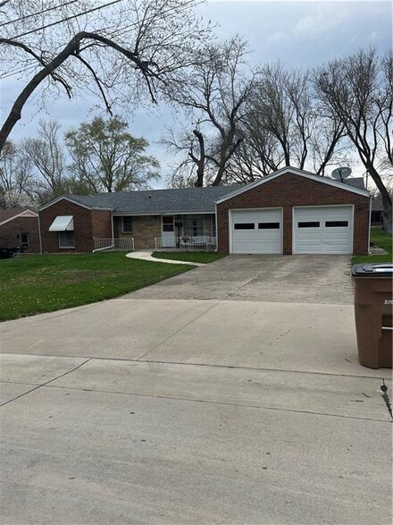 7205 Sunset Terrace, Windsor Heights, IA 50324