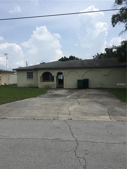2920 W Lake Ave, Tampa, FL 33607