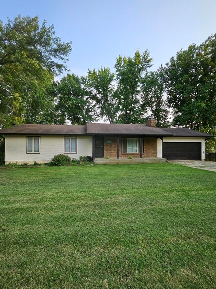 407 Schulz Ave, Monett, MO 65708