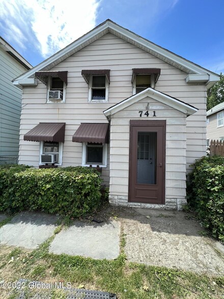 741 5th Ave, Troy, NY 12182