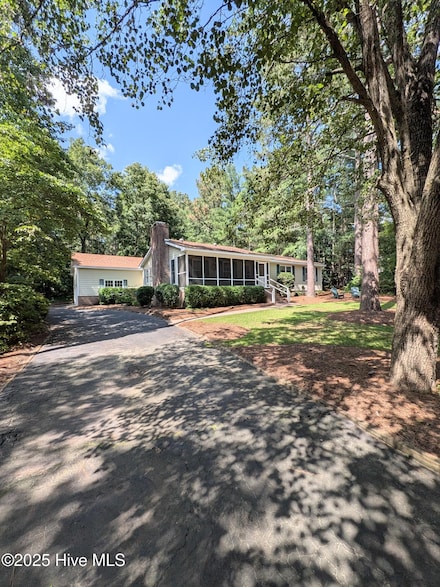 106 Brown Bark Rd, West End, NC 27376