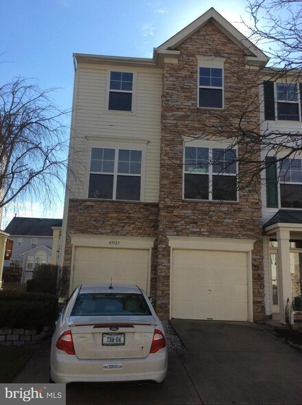 43523 Laidlow St, Chantilly, VA 20152