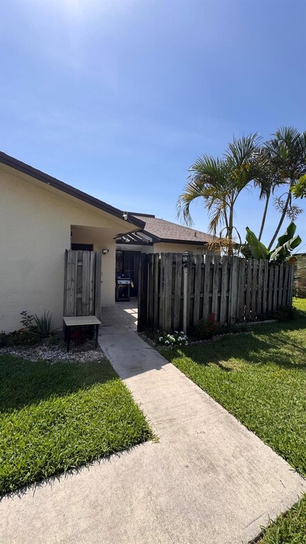 1301 Waterview Cir, Palm Springs, FL 33461