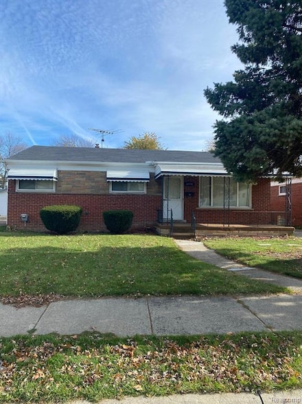 24572 Rosalind Ave, Eastpointe, MI 48021