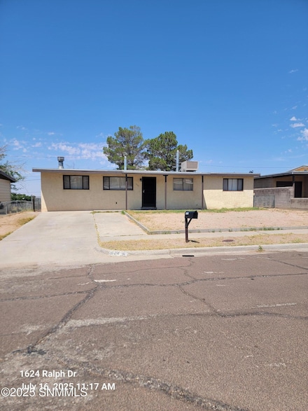 1624 Ralph Dr, Las Cruces, NM 88001